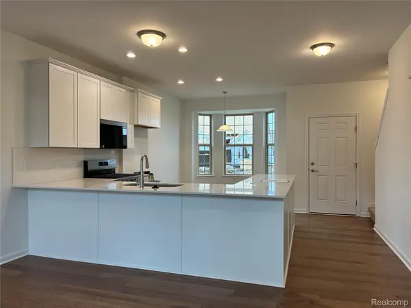 20776 Burn DR, Macomb Township, MI 48044