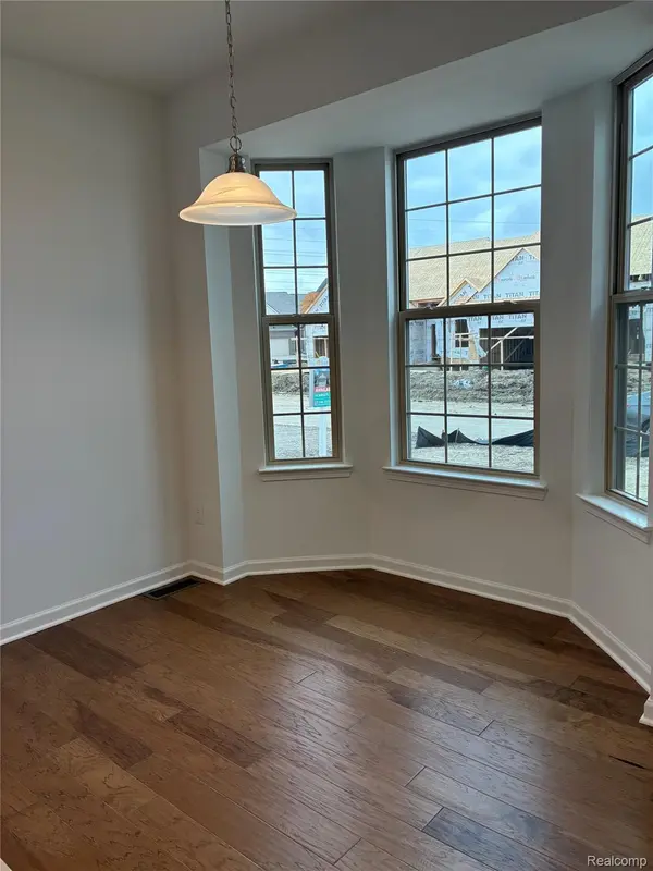 20776 Burn DR, Macomb Township, MI 48044