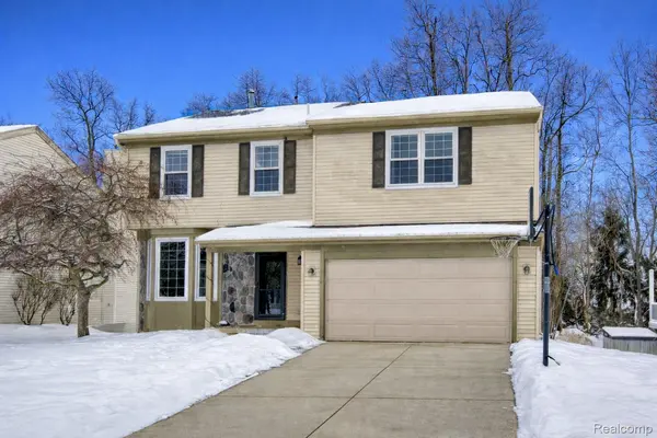 1564 Chelsea CIR,  Hartland Township,  MI 48843