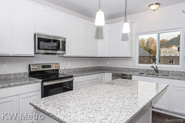 2728 John Bartley Circle, Sterling Heights, MI 48310