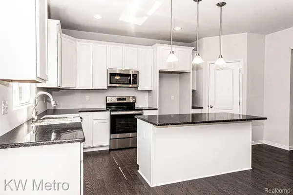 2760 John Bartley Circle, Sterling Heights, MI 48310