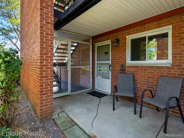 2915 W 13 Mile RD #101, Royal Oak, MI 48073