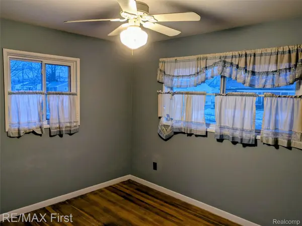 247 Hecht DR, Madison Heights, MI 48071