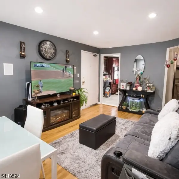 23B Carolyn Ter #B, Roselle Boro, NJ 07203