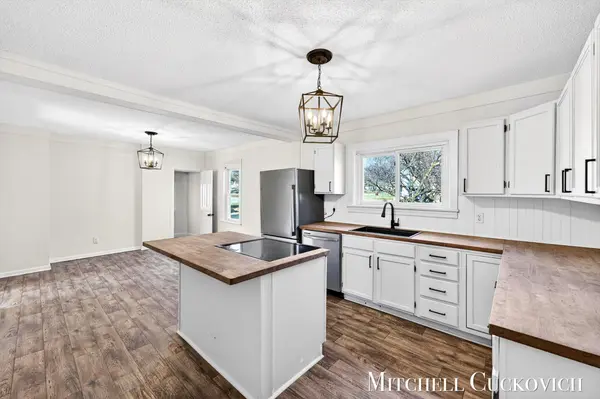 832 E Michigan AVE, Marshall City, MI 49068