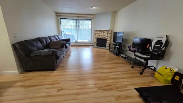 10120 Brookpark BLVD SW #318, Calgary, AB T2W 3G3