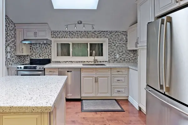 16 Sandalwood PL, Toronto C13, ON M3B 1L6