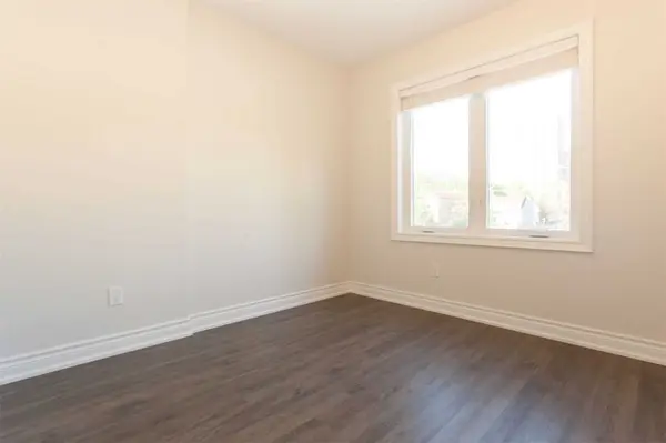 247 Chisholm AVE #3, Toronto E03, ON M4C 4V9