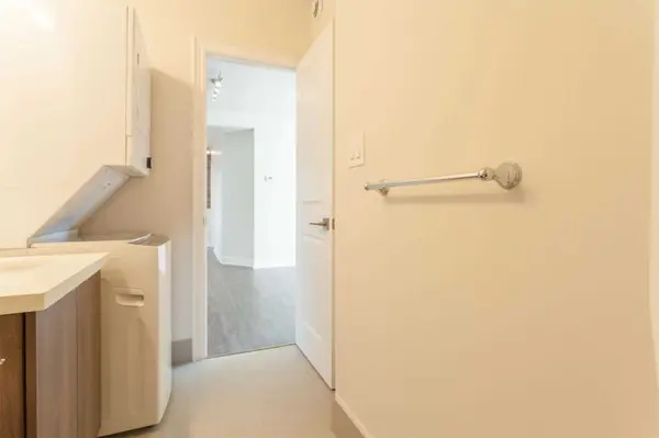 247 Chisholm AVE #3, Toronto E03, ON M4C 4V9