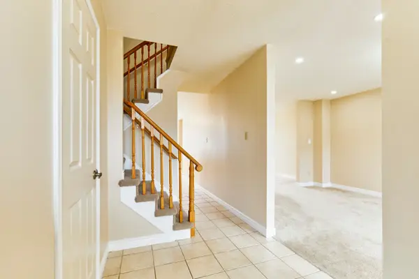 804 Mahina ST, Oshawa, ON L1J 7S2