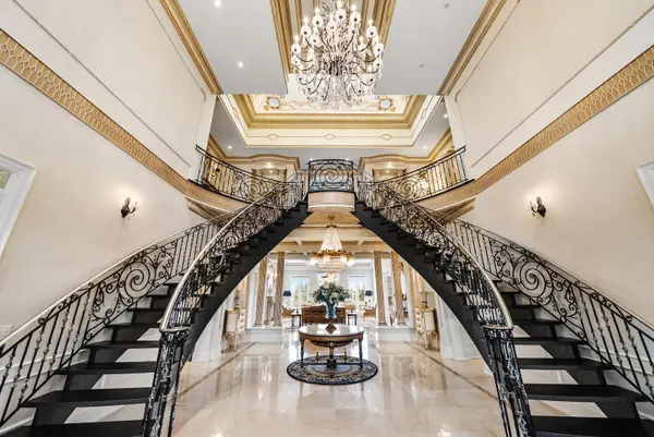 45 Kensington DR, Richmond Hill, ON L4E 3S7