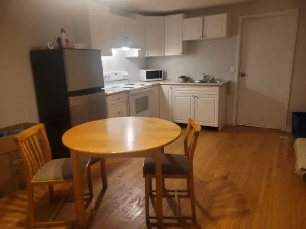 2713 HOLLINGTON CRES #A 2 (Ground Level), Mississauga, ON L5K 1E8