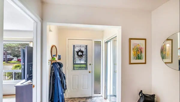 6872 Darcel AVE, Mississauga, ON L4T 2W5