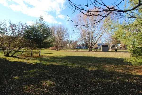 304 Main ST, Loyalist, ON K0H 1G0