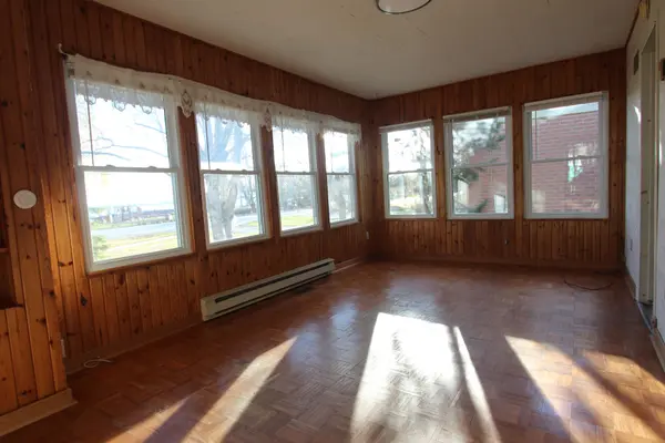 304 Main ST, Loyalist, ON K0H 1G0