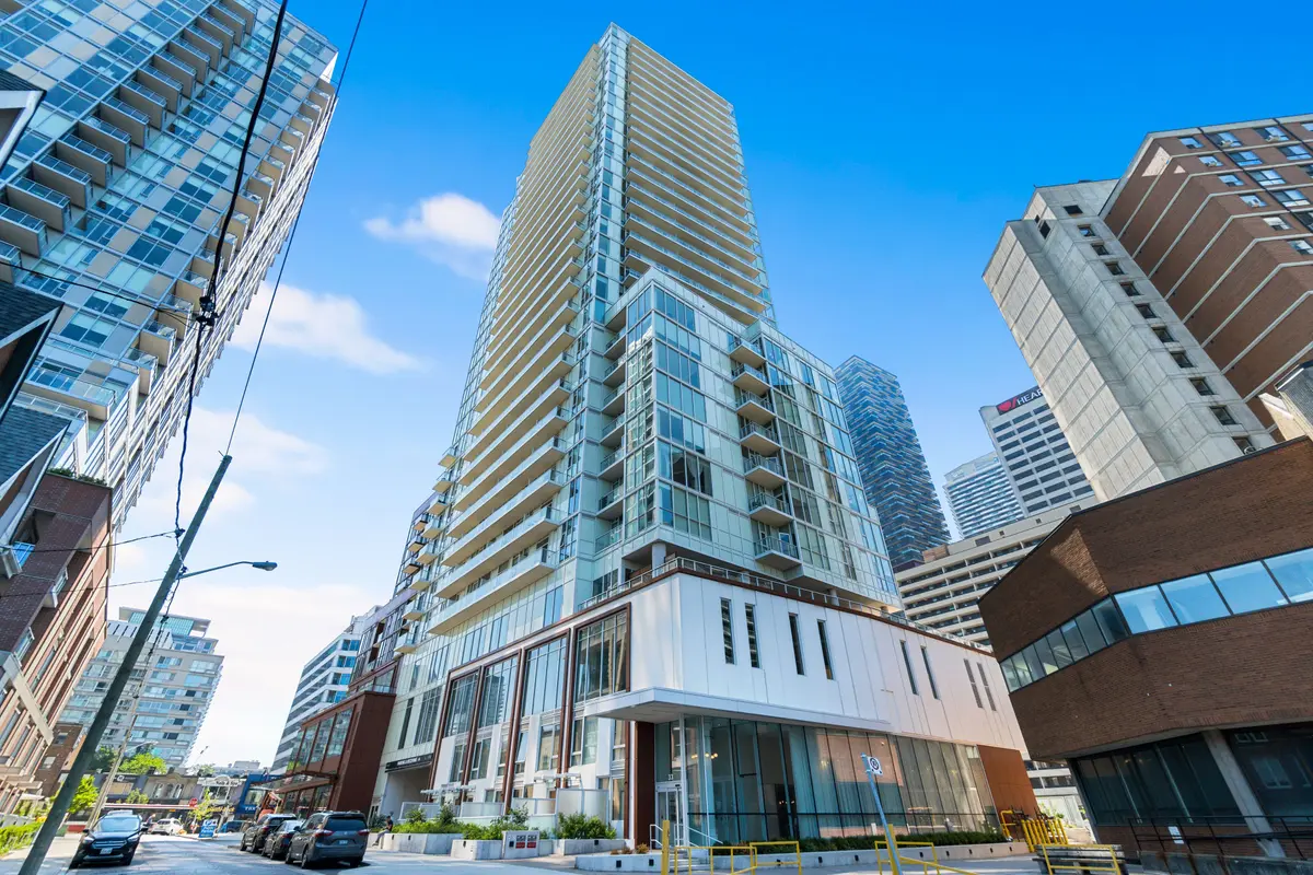 33 Helendale ST #1203, Toronto C03, ON M4R 1C5