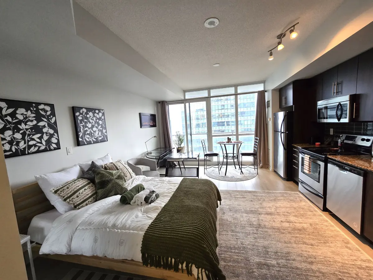 65 Bremner BLVD #3903, Toronto C01, ON M5J 0A7