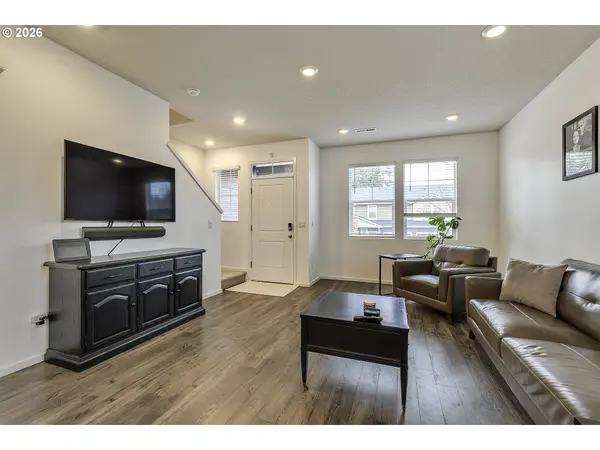 898 N 18TH AVE, Cornelius, OR 97113