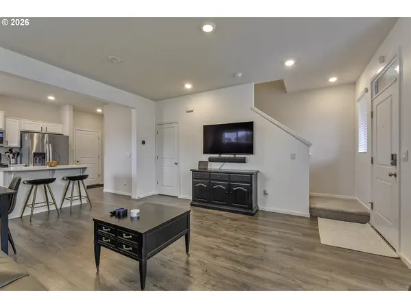 898 N 18TH AVE, Cornelius, OR 97113