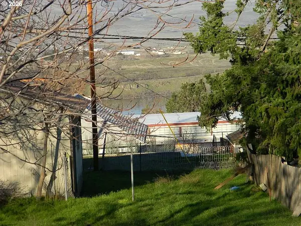 214 E 13TH ST, The Dalles, OR 97058