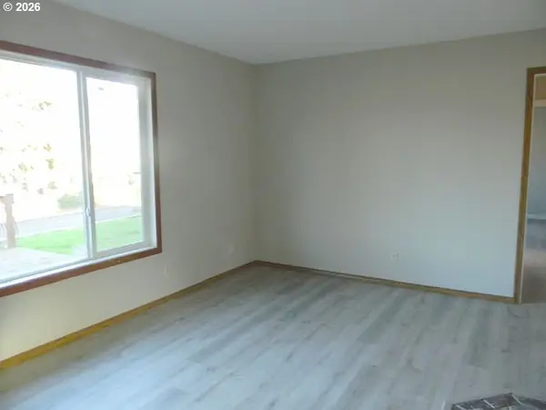 214 E 13TH ST, The Dalles, OR 97058