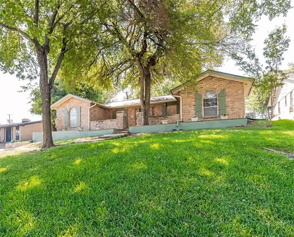 1917 Rock Creek Drive, Grand Prairie, TX 75050