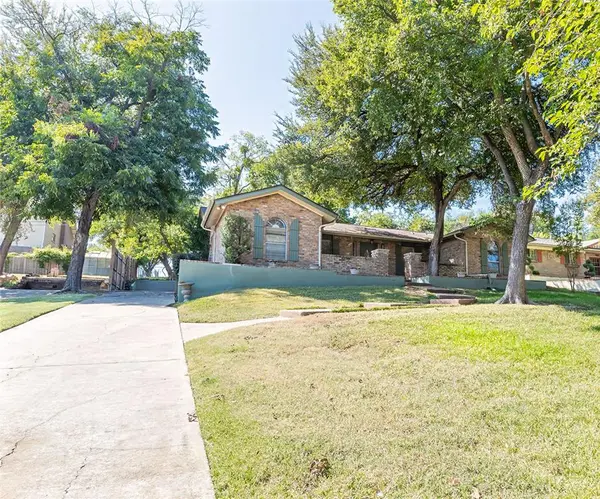 1917 Rock Creek Drive, Grand Prairie, TX 75050