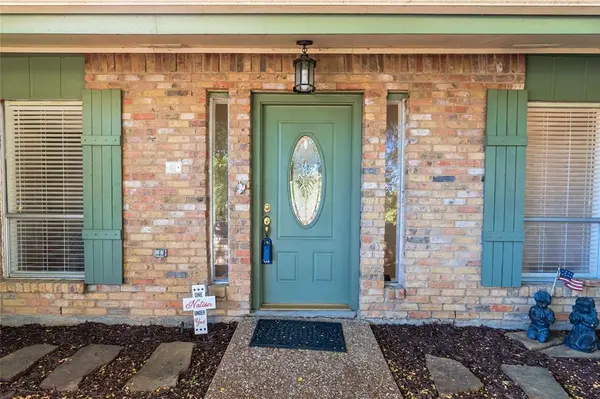 1917 Rock Creek Drive, Grand Prairie, TX 75050