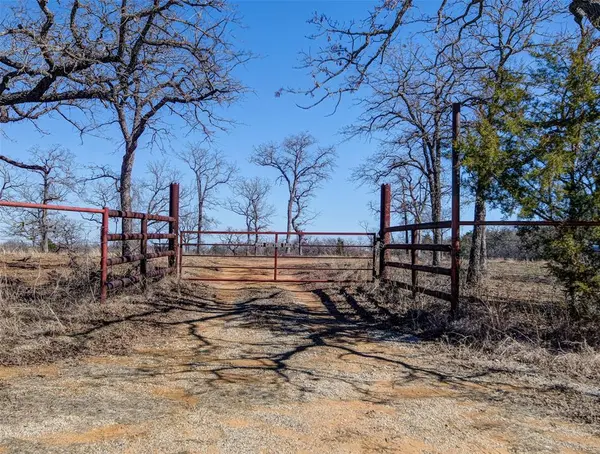 594 Carter Lake Drive, Bowie, TX 76230