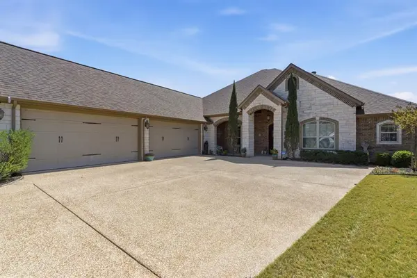 1208 Sunset Bay Drive, Granbury, TX 76048