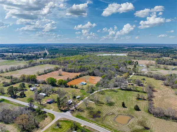 48 County Road 2360, Bagwell, TX 75412