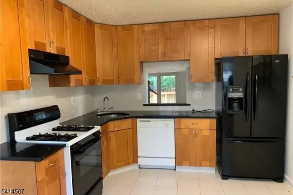 24 Albury Way, North Brunswick Twp., NJ 08902