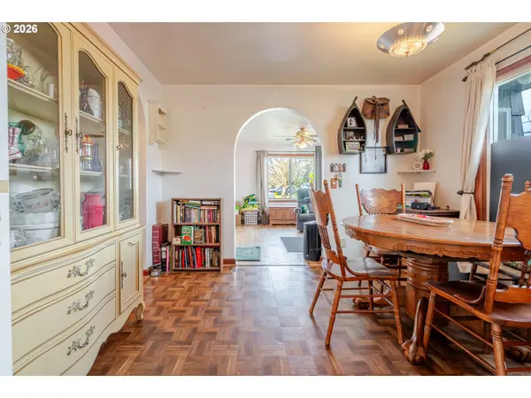 861 W 10TH AVE, Junction City, OR 97448