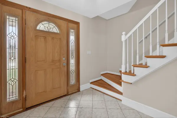 32645 Northampton DR, Warren, MI 48093