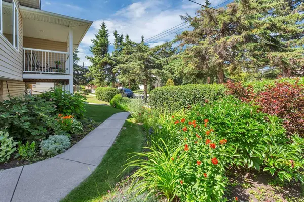 4631 48 ST, Red Deer, AB T4N 1S4