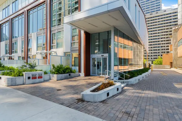 33 Helendale ST #1203, Toronto C03, ON M4R 1C5