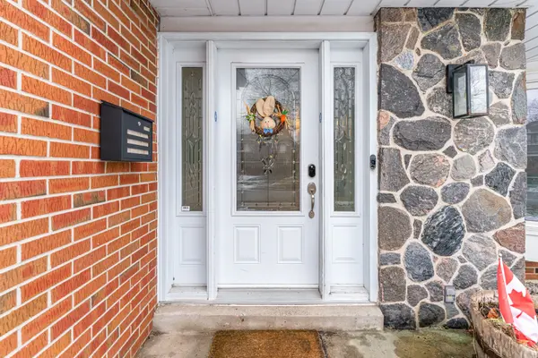 34 Harringay CRES, Toronto E05, ON M1W 1Z3