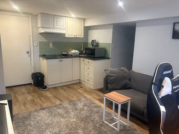 431 Oceanside AVE #B, Richmond Hill, ON L4C 2Z7