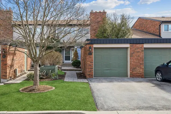 1552 Kerns RD #4, Burlington, ON L7P 3A7