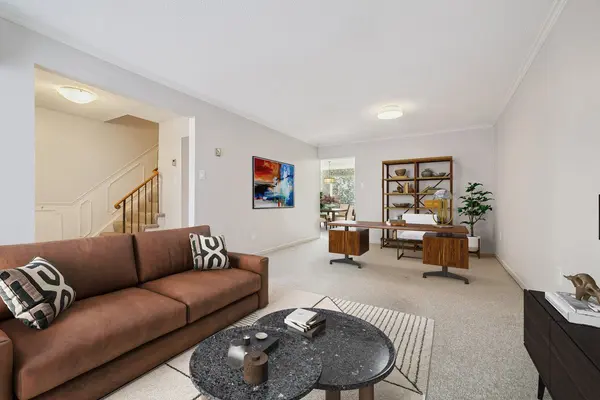 1552 Kerns RD #4, Burlington, ON L7P 3A7