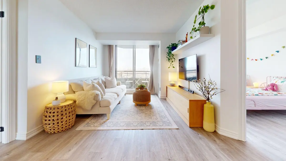 1700 Eglinton AVE E #901, Toronto C13, ON M4A 2X4