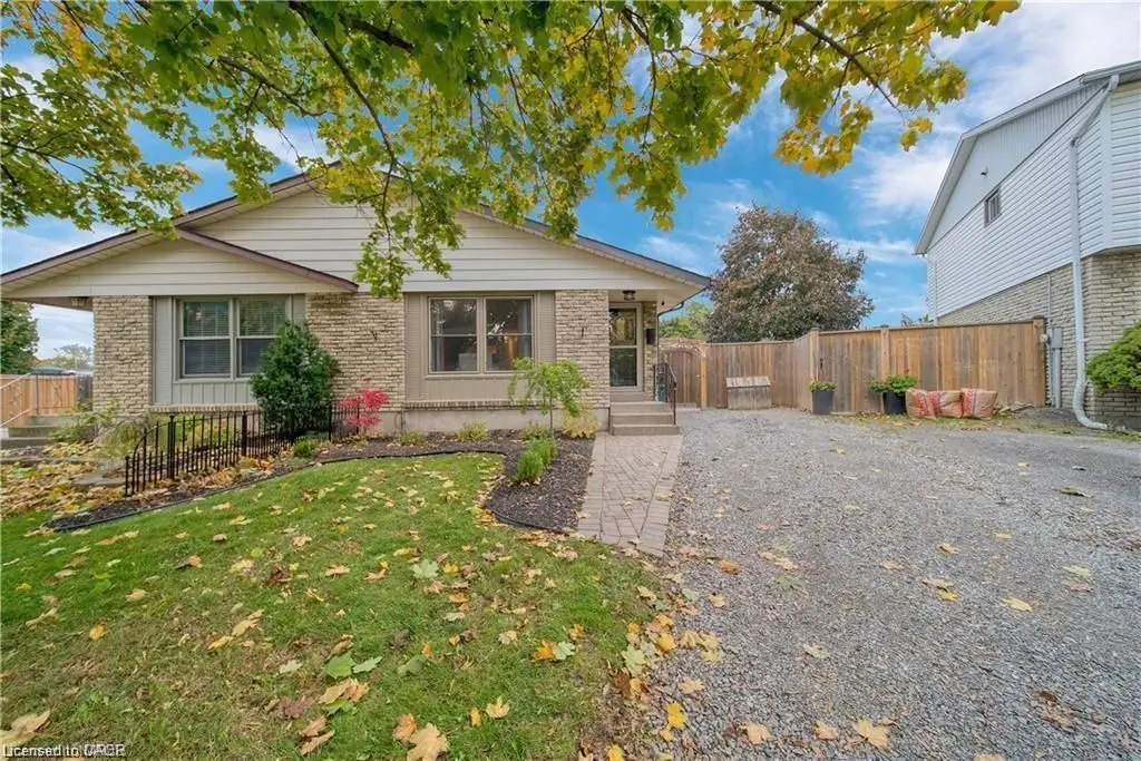 6 Bardadyn CT, St. Catharines, ON L2N 6R2