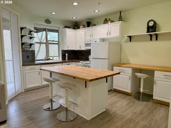 37071 DUBARKO RD #8, Sandy, OR 97055