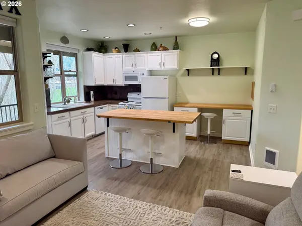 37071 DUBARKO RD #8, Sandy, OR 97055