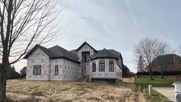 61367 BEACON HILL DR, Washington Township, MI 48094