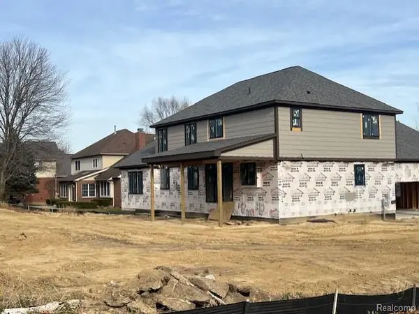 61367 BEACON HILL DR, Washington Township, MI 48094