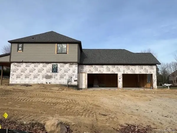 61367 BEACON HILL DR, Washington Township, MI 48094