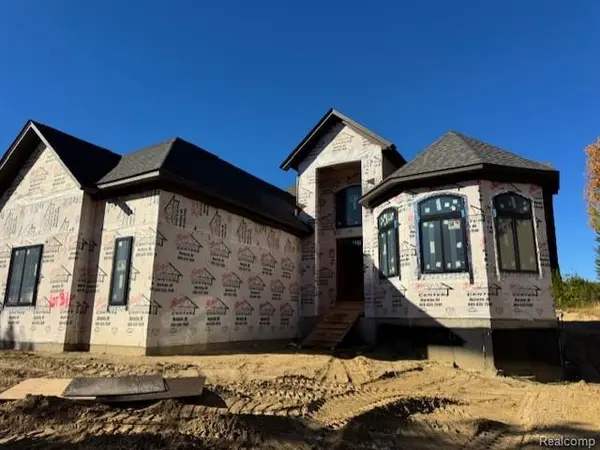 61367 BEACON HILL DR, Washington Township, MI 48094