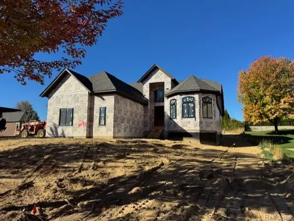 61367 BEACON HILL DR, Washington Township, MI 48094