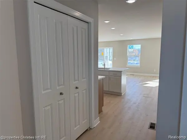 112 Parsons LN, Saline, MI 48176